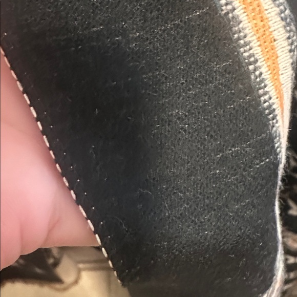 Black and Beige Patterned Scarf - Picture 4 of 4